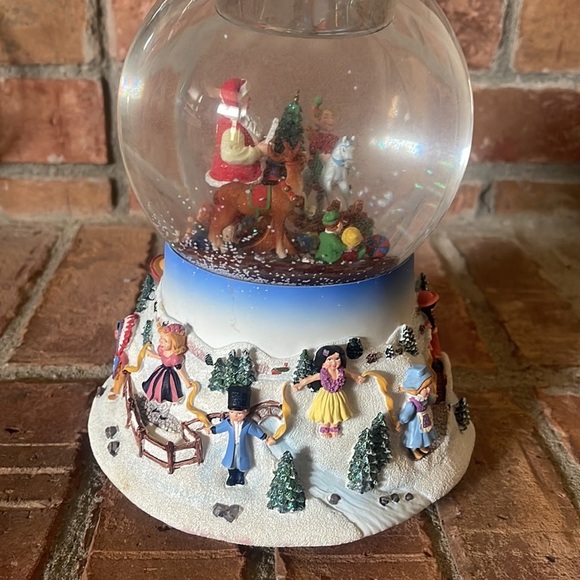 PartyLite 2004 Tealight Snowglobe "Santa at His Shop" - Picture 5 of 7